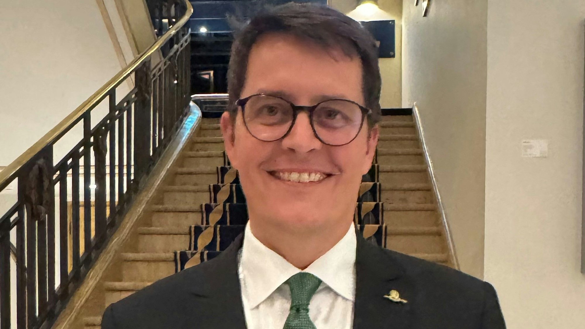 Senatspräsident Thomas Bischof steht zum Foto bereit.