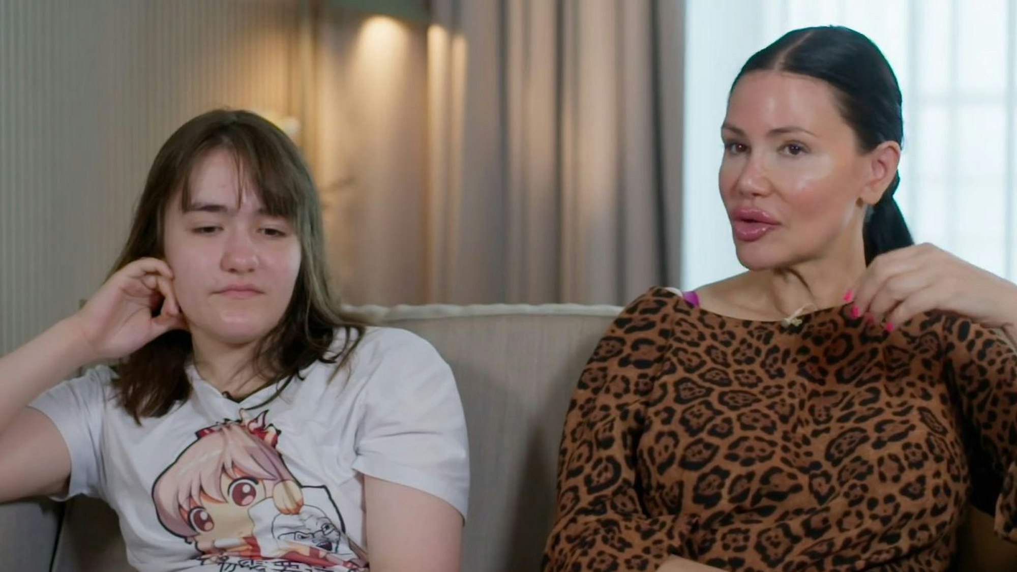 Jayda (links) und Djamila verstehen einander oft nicht. (Bild: VOX/ Screenshot)