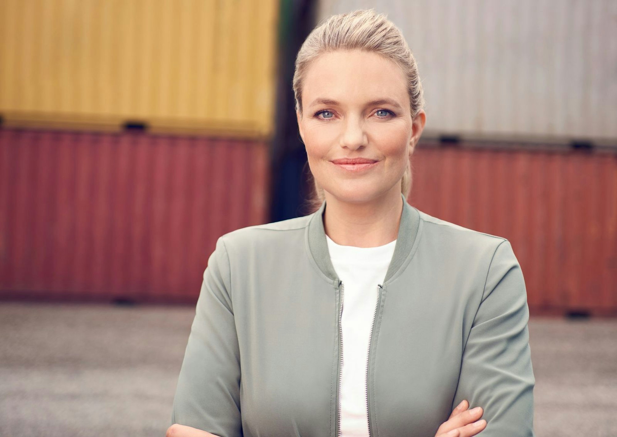 Sie merke, sagt Sarah Tacke, „dass es bei vielen immer noch ein Unbehagen auslöst, offen übers Geldverdienen zu sprechen“. (Bild: ZDF / Jens Koch)