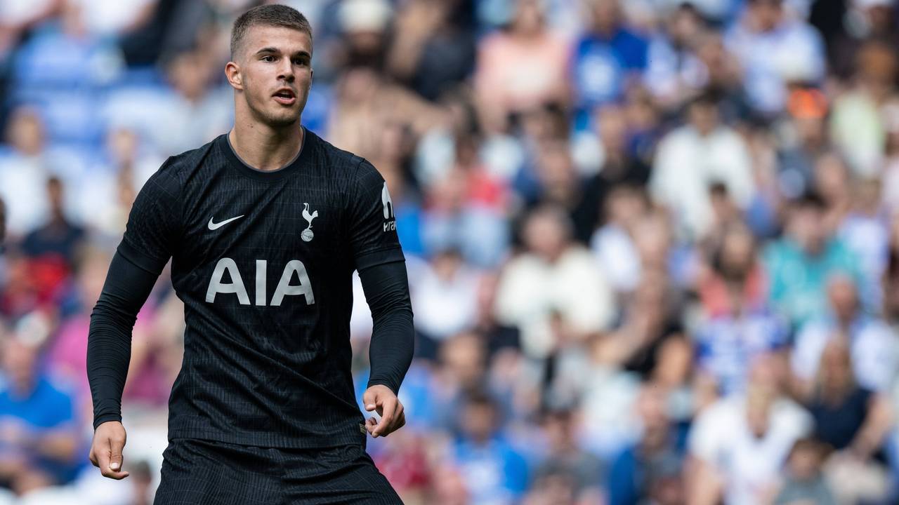 Innenverteidiger Luka Vuskovic im Trikot von den Tottenham Hotspur.