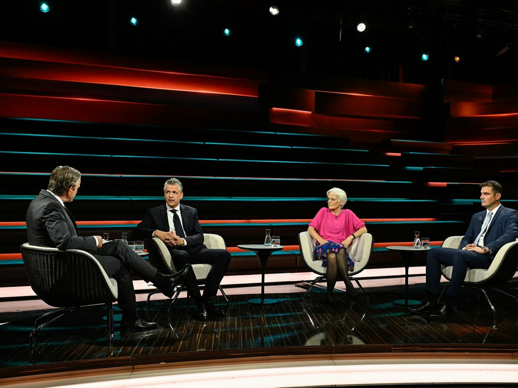 Das geplante Wehrdienstgesetz rief in der Diskussionsrunde bei „Markus Lanz“ sehr unterschiedliche Reaktionen hervor. (Bild: ZDF / Markus Hertrich)