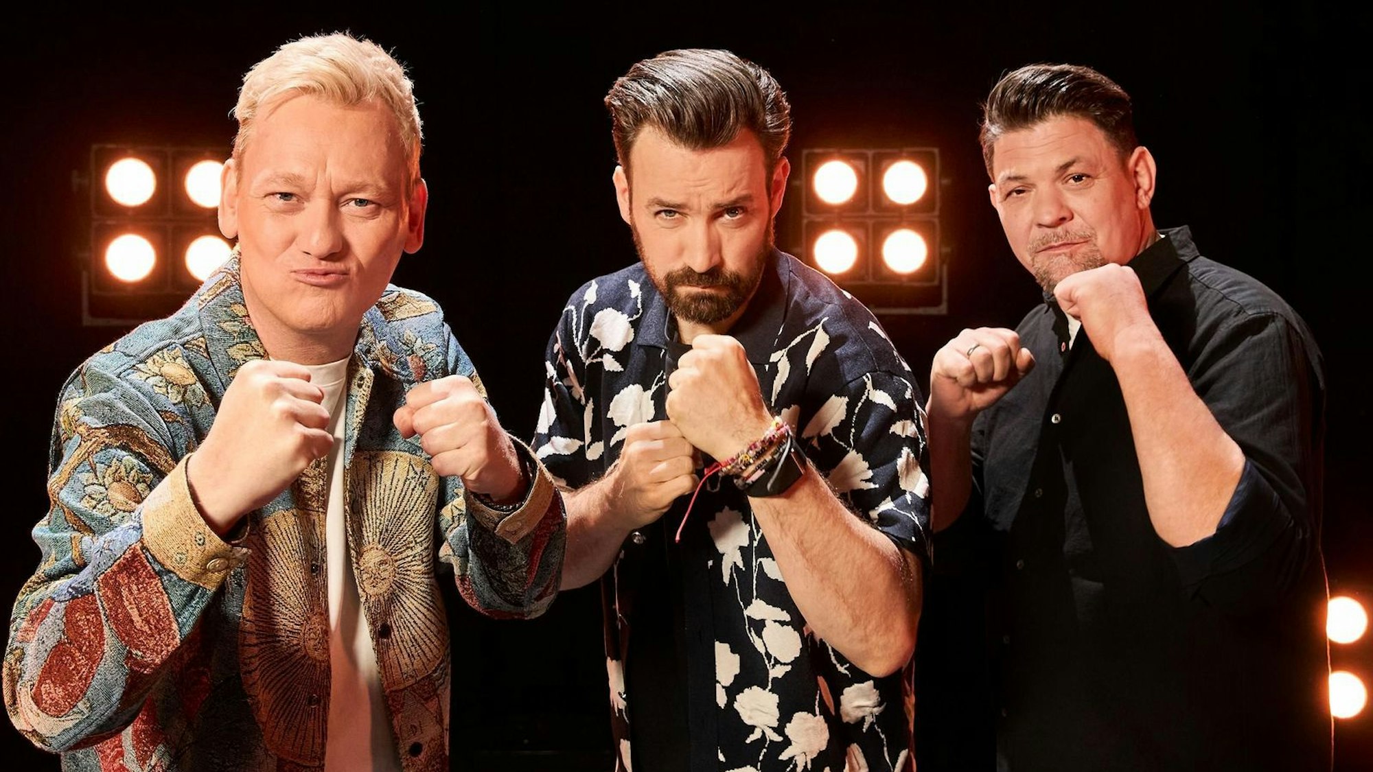 Das sind die drei Musketiere von RTL, von links: Jens Knossalla, Jan Köppen und Tim Mälzer. (Bild: RTL / Jörn Strojny)