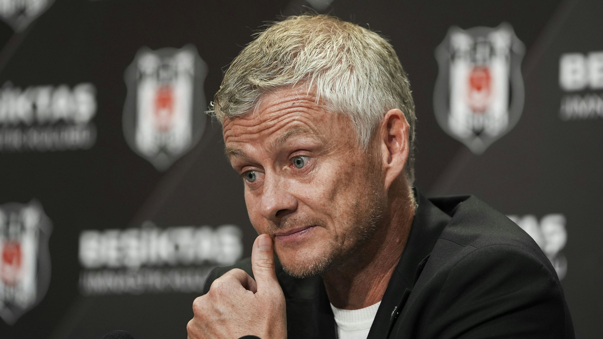 Ole Gunnar Solksjaer auf einer Pressekonferenz von Besiktas Istanbul.