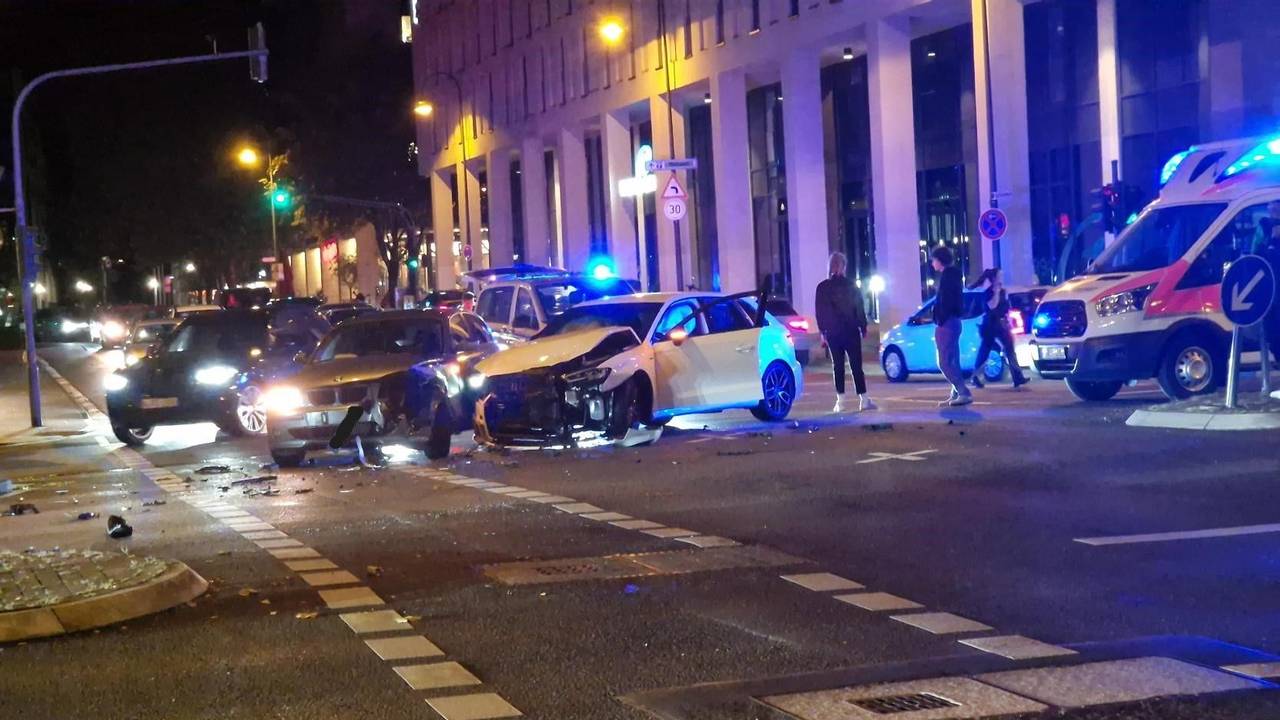 Am Rande der Kölner Lichter kam es auf dem Hansaring zu einem Unfall.