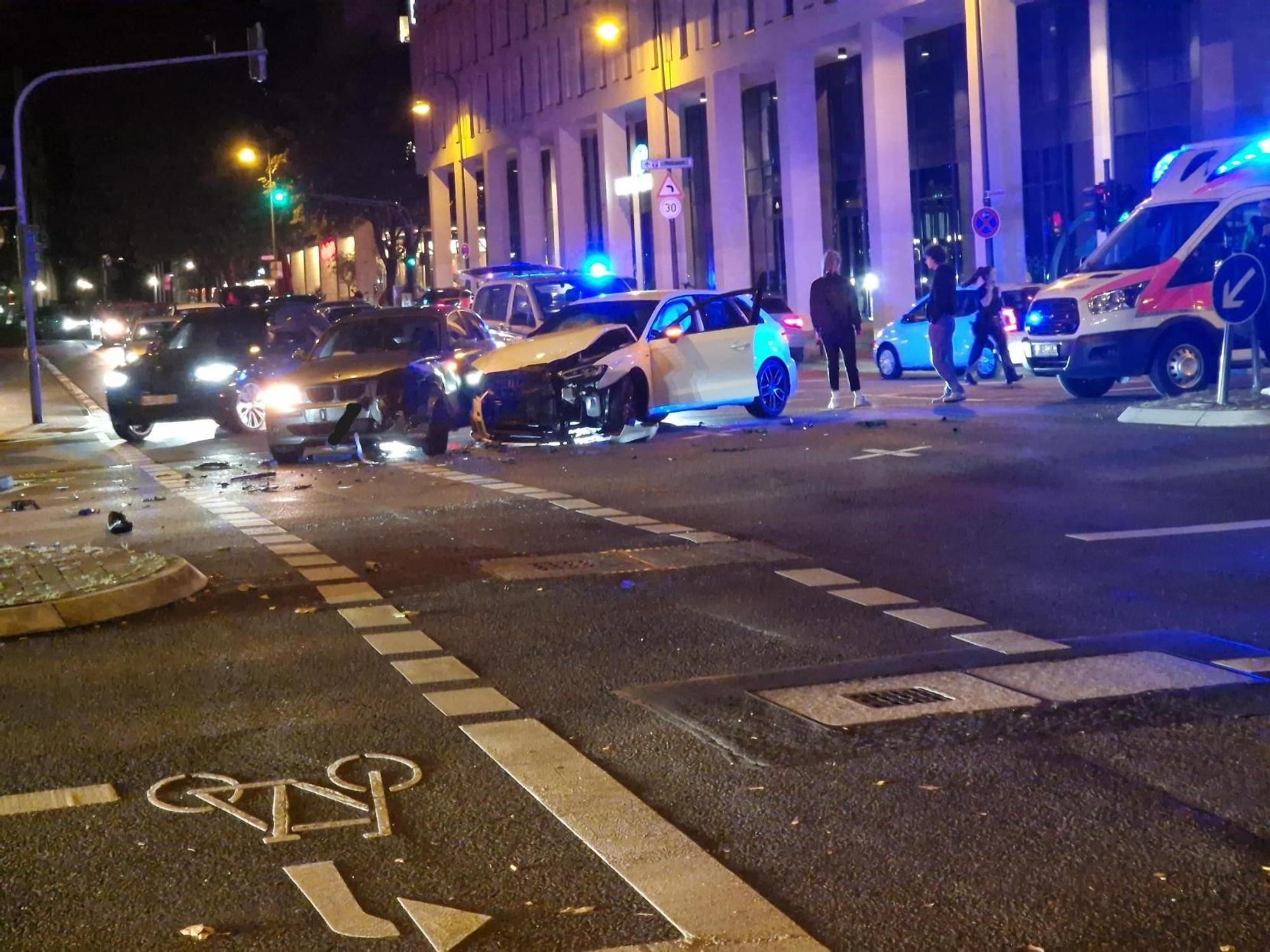 Am Rande der Kölner Lichter kam es auf dem Hansaring zu einem Unfall.