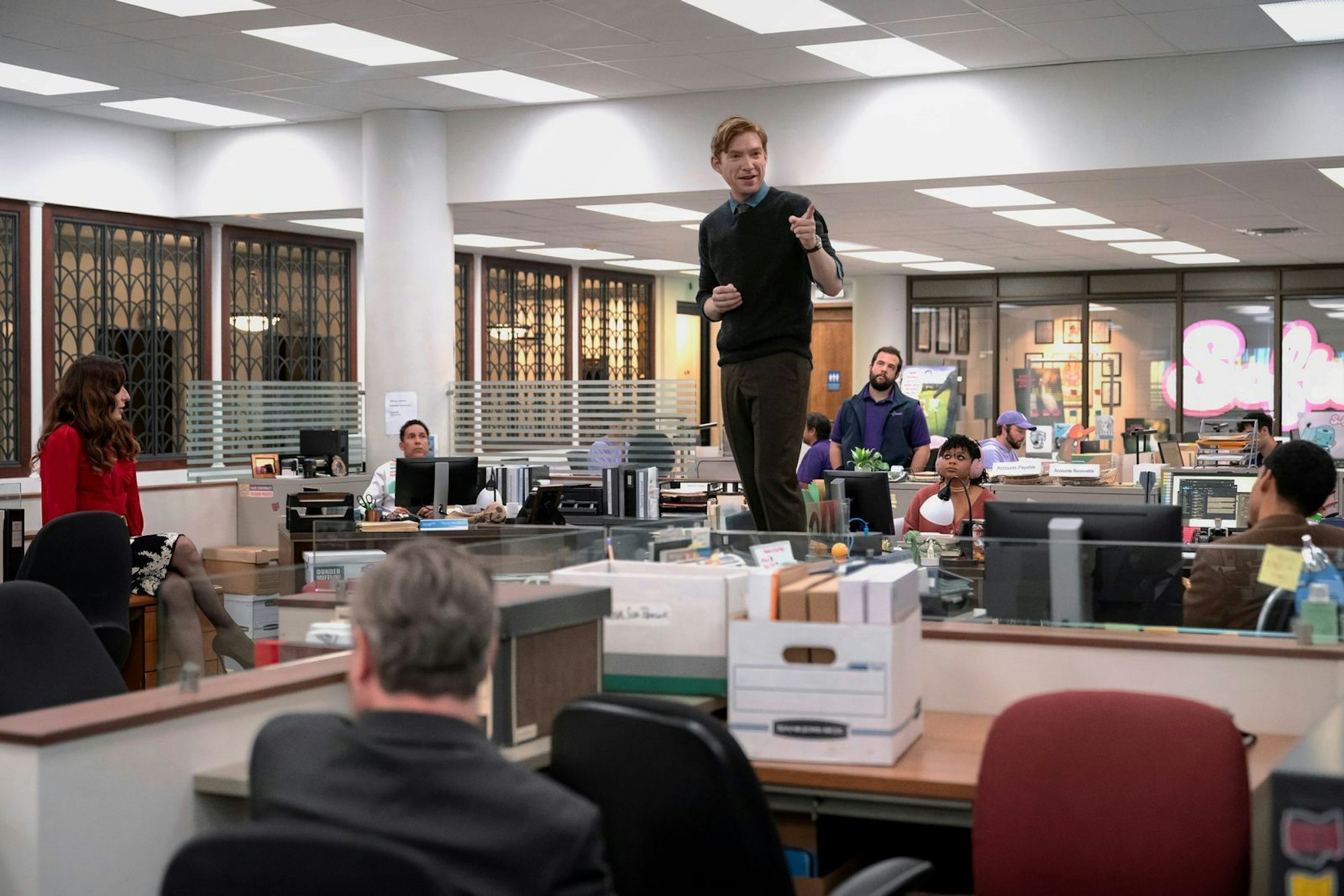 Ned Sampson (Domhnall Gleeson) möchte als neuer Chefredakteur die Lokalzeitung „Toledo Truth Teller“ vor dem Bankrott retten. (Bild: 2024 Peacock TV LLC)