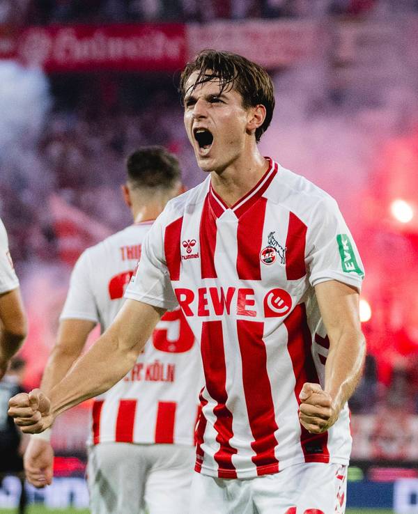 Jakub Kaminski bejubelt das 1:0 der Kölner gegen Freiburg.
