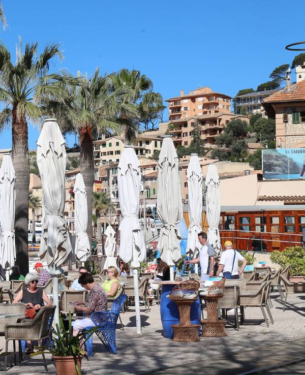 Blick auf ein Restaurant im mallorquinischen Urlaubsort Port de Sóller (Symbolbild).