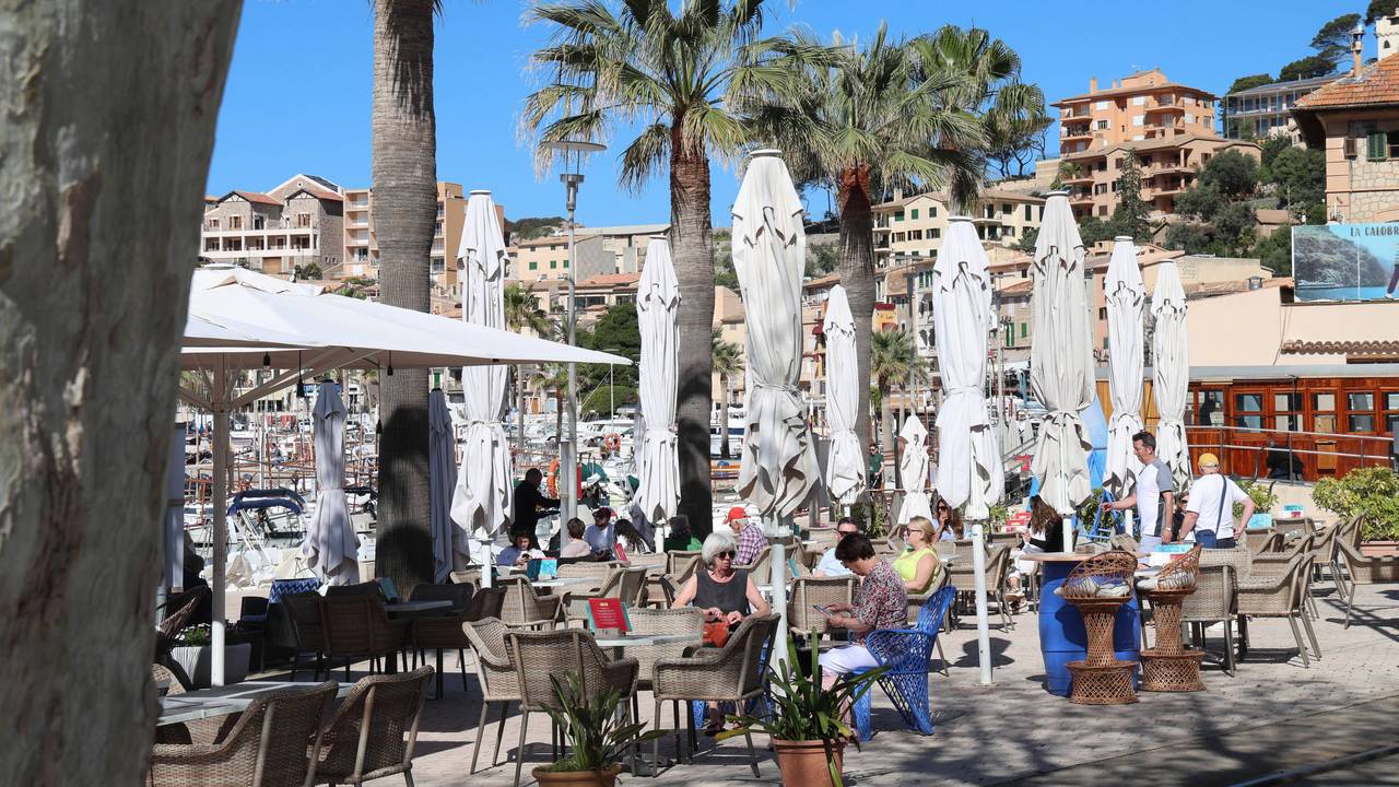 Blick auf ein Restaurant im mallorquinischen Urlaubsort Port de Sóller (Symbolbild).
