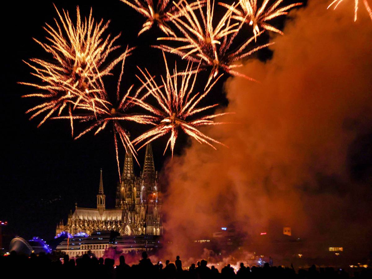 Kölner Lichter vor der Kulisse des Doms.