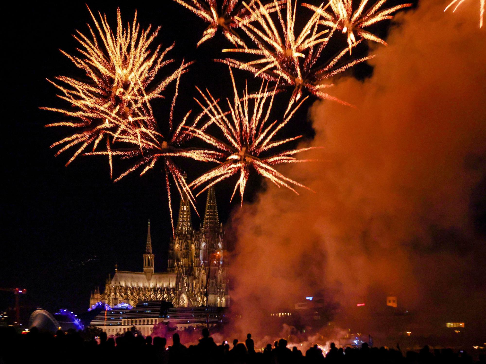 Kölner Lichter vor der Kulisse des Doms.