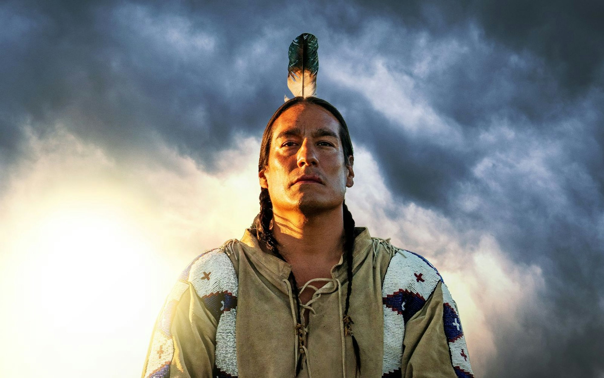 Im Rahmen des Themenwochenendes zur Geschichte Nordamerikas zeigt der HISTORY Channel am 6. September, 20.15 Uhr, erstmals „Sitting Bull“, die Geschichte des legendären Anführers der Lakota. Die Titelfigur wird gespielt von Michael Spears (Foto), selbst ein Angehöriger des Volks der Lakota. (Bild: The HISTORY Channel/A+E Global Media)