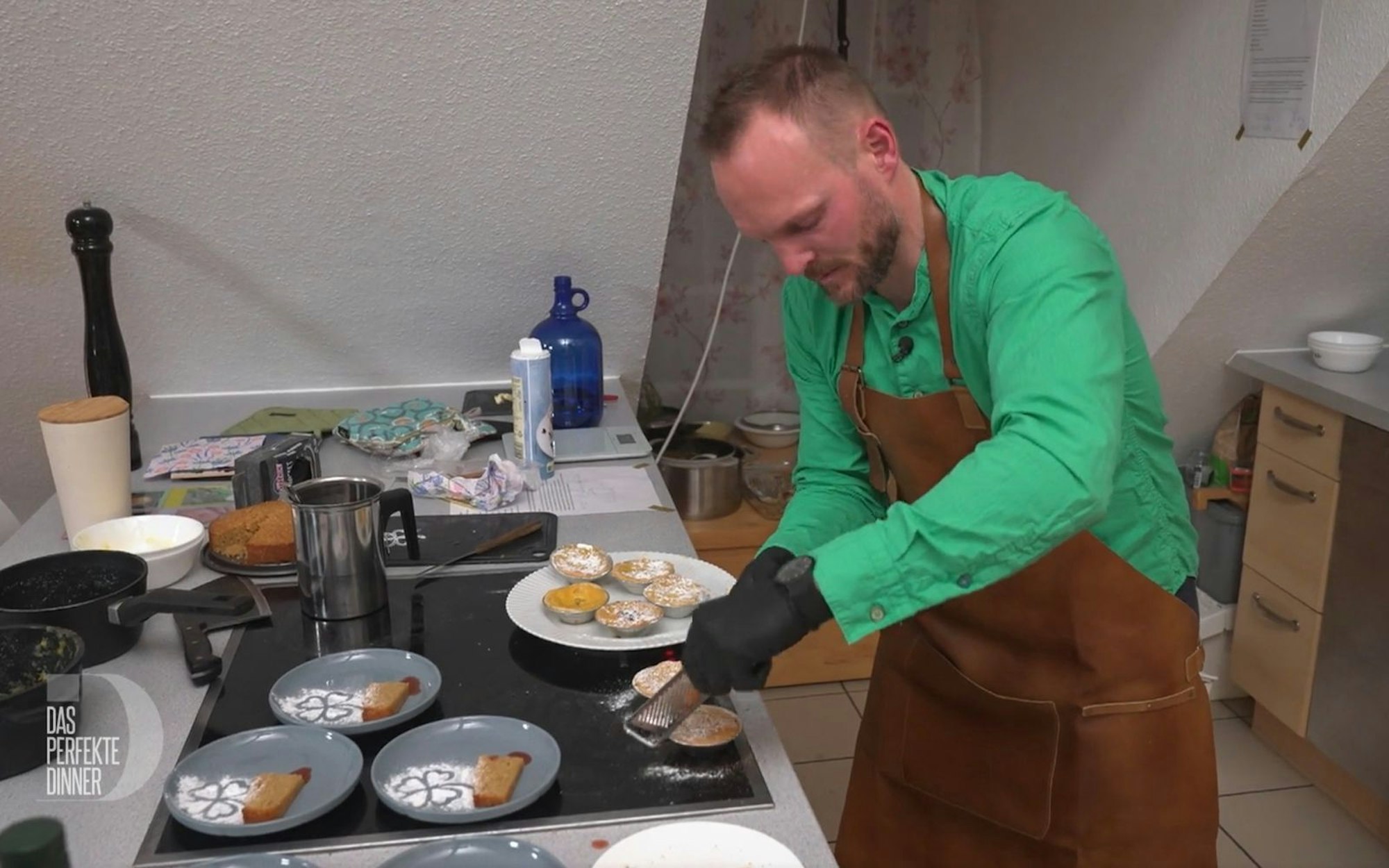 Als Dessert serviert Frank zweierlei portugiesisches Gebäck (Bild: RTL)