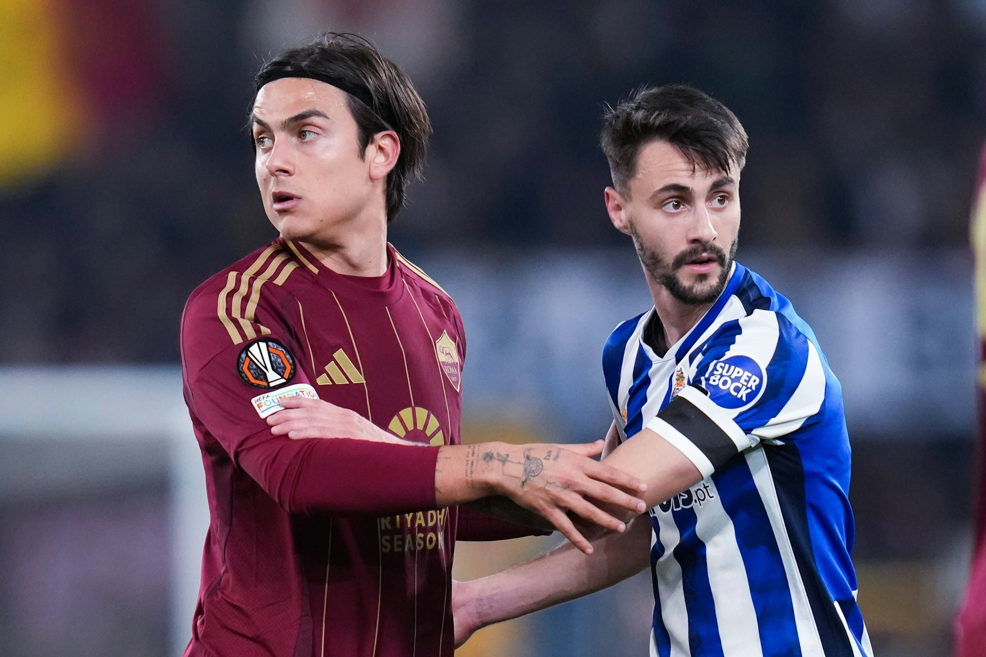 HSV-Kandidat Fabio Vieira mit Paulo Dybala.