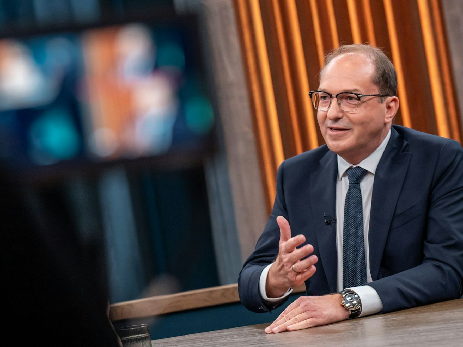 Innenminister Alexander Dobrindt lobte bei Caren Miosga die verschärften Grenzkontrollen. (Bild: ARD/ Claudius Pflug)
