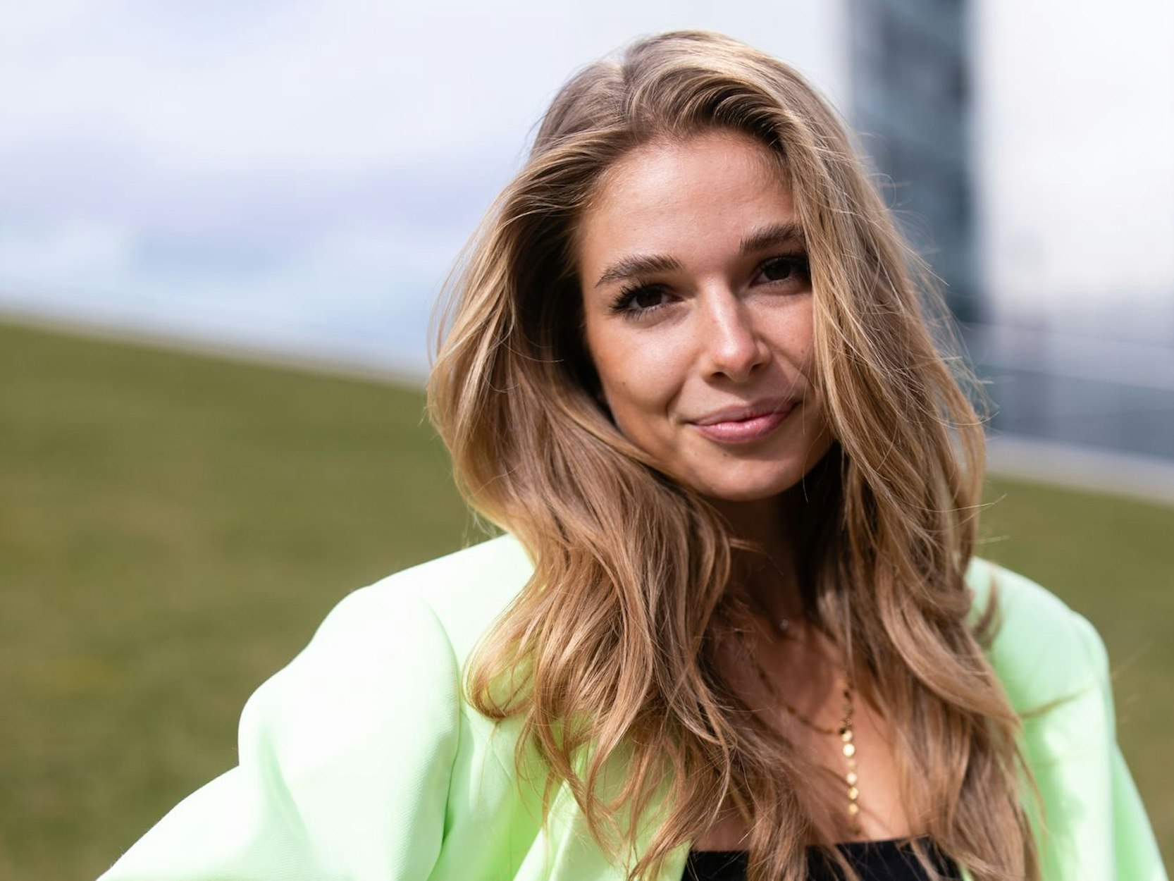 Moderatorin Lola Weippert hat auf Instagram ihre Entwicklung der letzten fünf Jahre präsentiert. (Bild: 2022 Getty Images/Joshua Sammer)