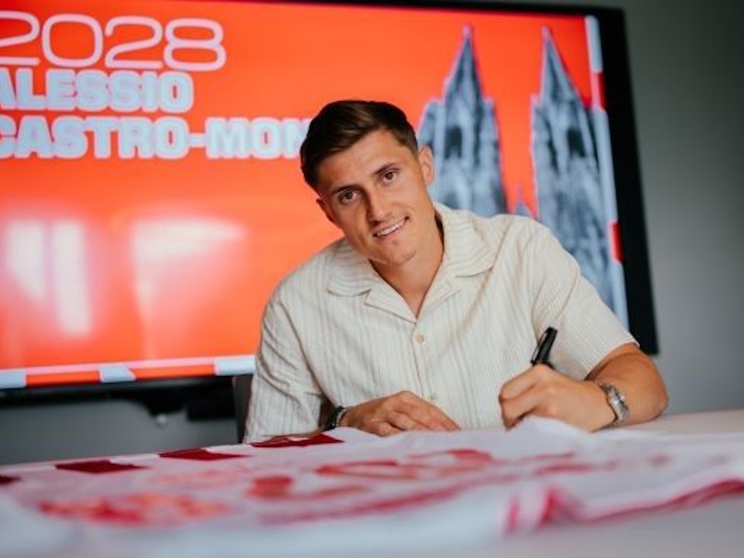 Alessio Castro-Montes bei seiner Vertragsunterschrift am Geißbockheim.