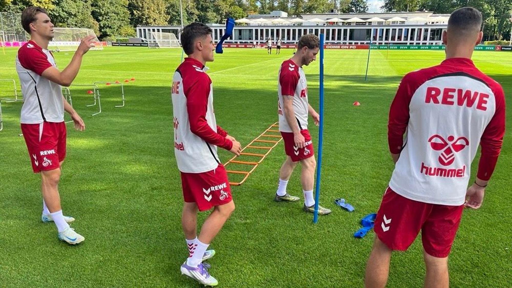 FC-Neuzugang Alessio Castro-Montes (2.v.l.) im Training.