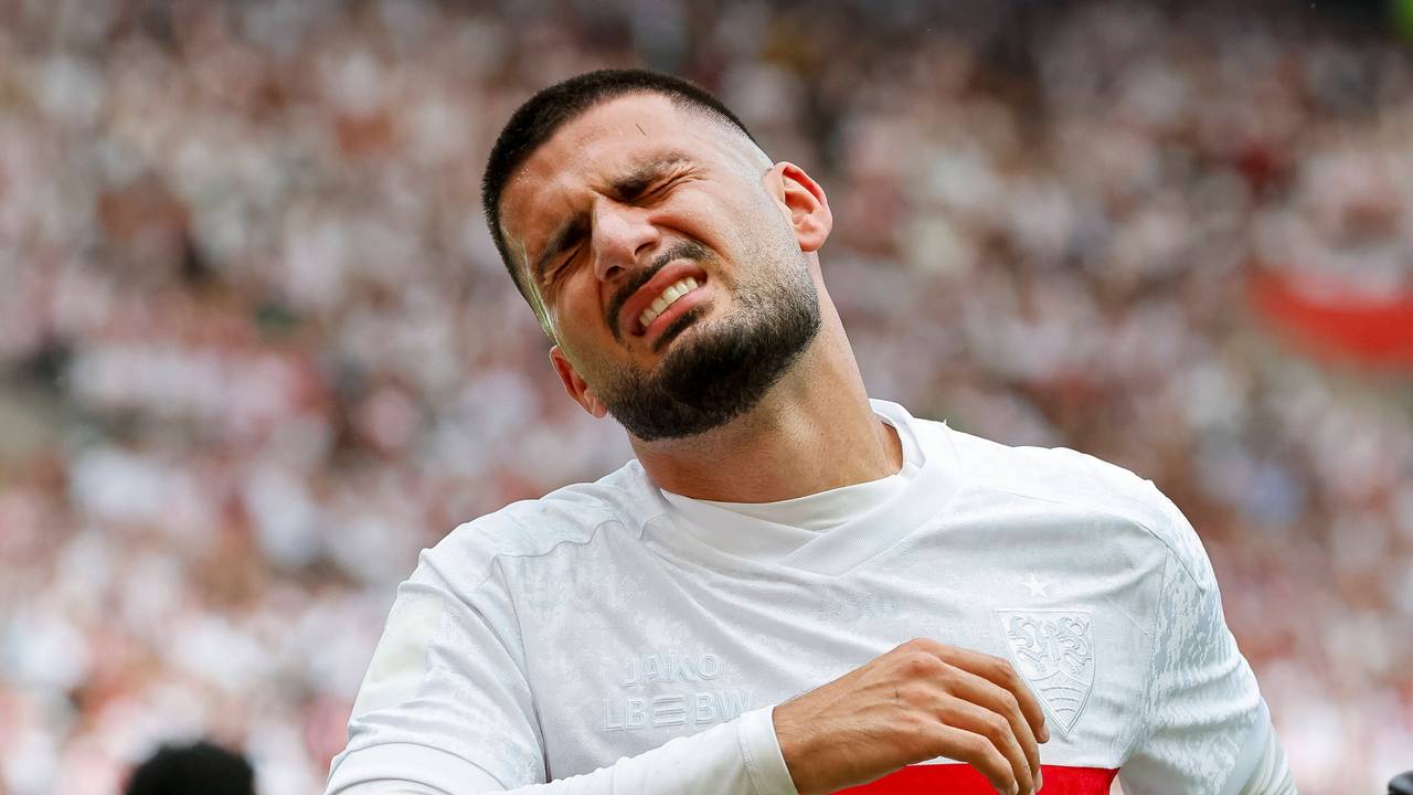 Deniz Undav verzieht nach seiner Verletzung das Gesicht.