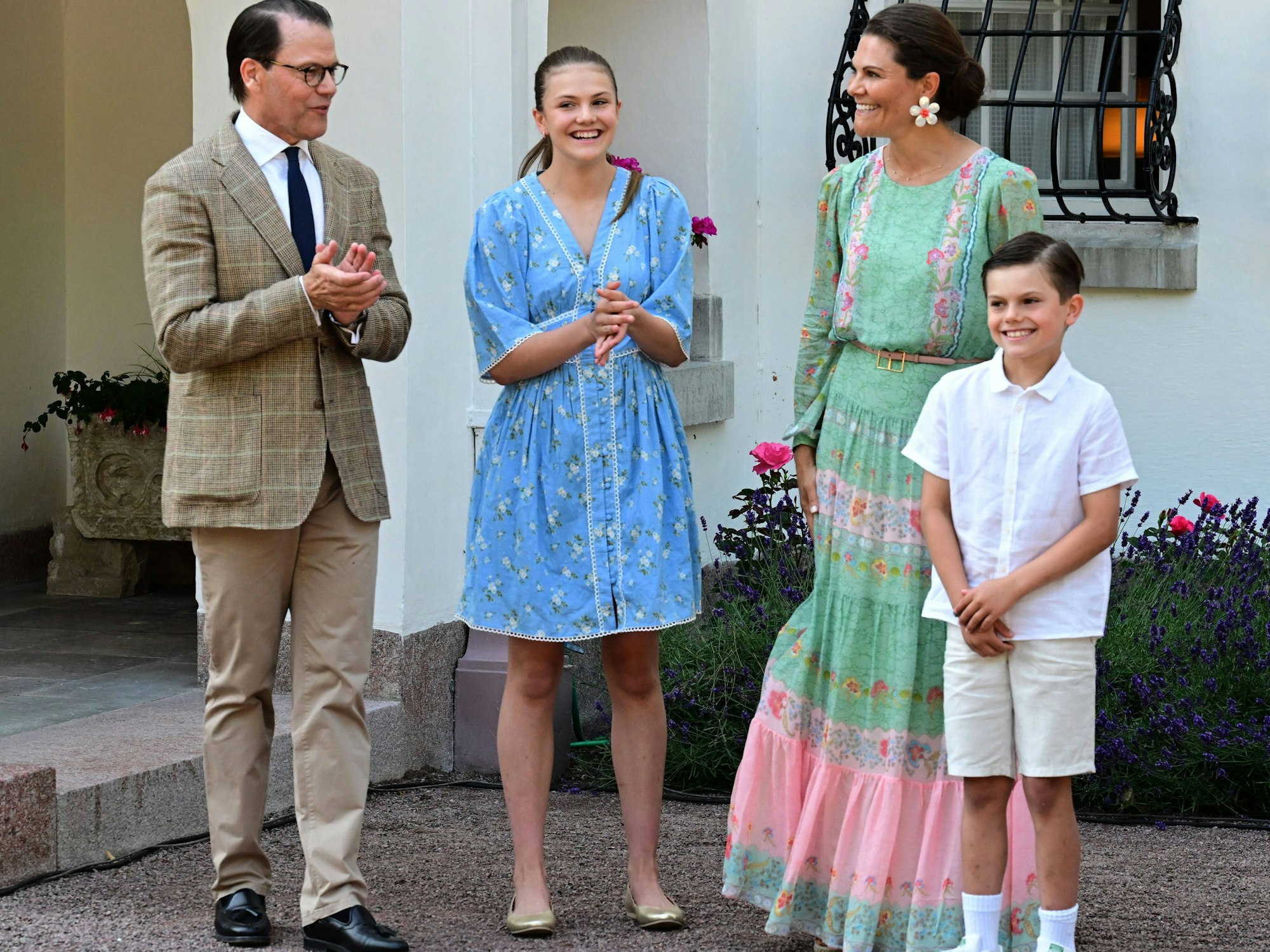 Kronprinzessin Victoria, Prinz Daniel und ihre Kinder Prinzessin Estelle und Prinz Oscar zeigen sich so entspannt und privat wie selten.