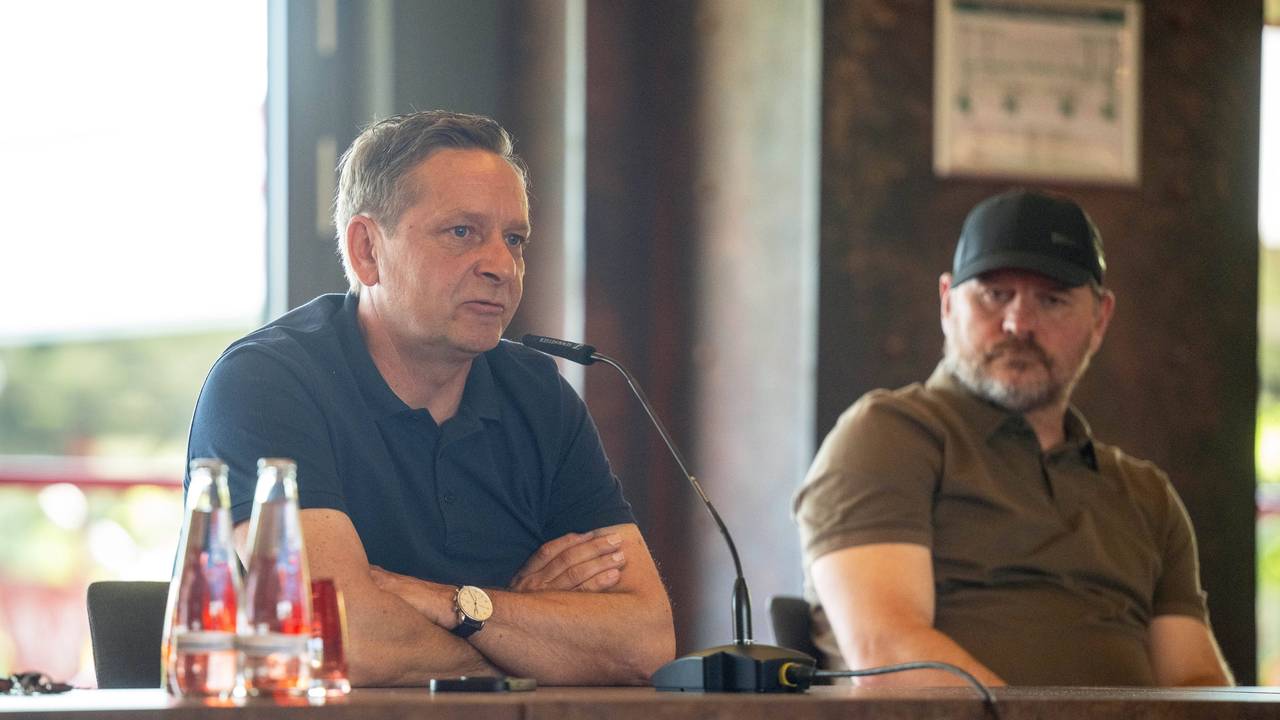 Ex-FC-Manager Horst Heldt am 21. Mai 2025 auf einer Pressekonferenz von Union Berlin.