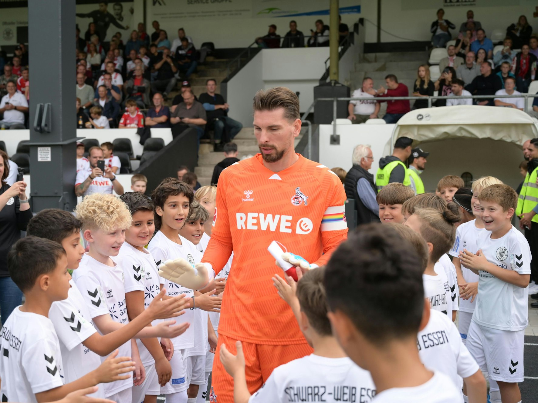 Jubiläumsspiel ETB Schwarz-Weiß Essen gegen den 1. FC Köln.