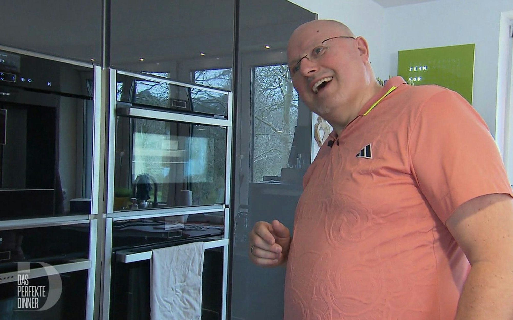 Als Inhaber eines Küchenstudios besitzt Frank (59) natürlich nicht nur einen Backofen (Bild: RTL)