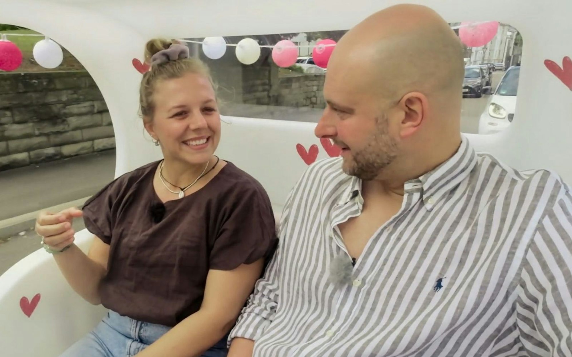 Sina und Patrick stellen viele Gemeinsamkeiten fest. (Bild: ARD/ Screenshot)