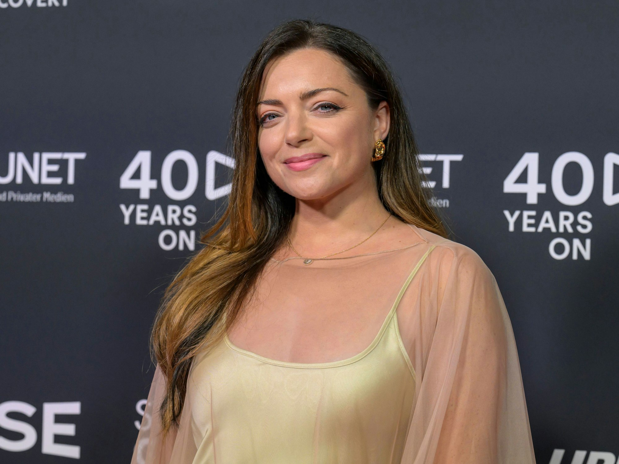 GER, Berlin, Vaunet zum Jubilaeumsevent 40 Jahre Private Medien im Telegraphenamt Berlin, Red Carpet, im Bild: Anne Evelyn Margarethe Menden, Schauspielerin, Saengerin, GZSZ Serie, 10.10.2024, *** GER, Berlin, Vaunet for the anniversary event 40 years of private media in the Telegraphenamt Berlin, Red Carpet, in the picture Anne Evelyn Margarethe Menden, actress, singer, GZSZ series, 10 10 2024, Copyright: HMBxMedia/UwexKoch