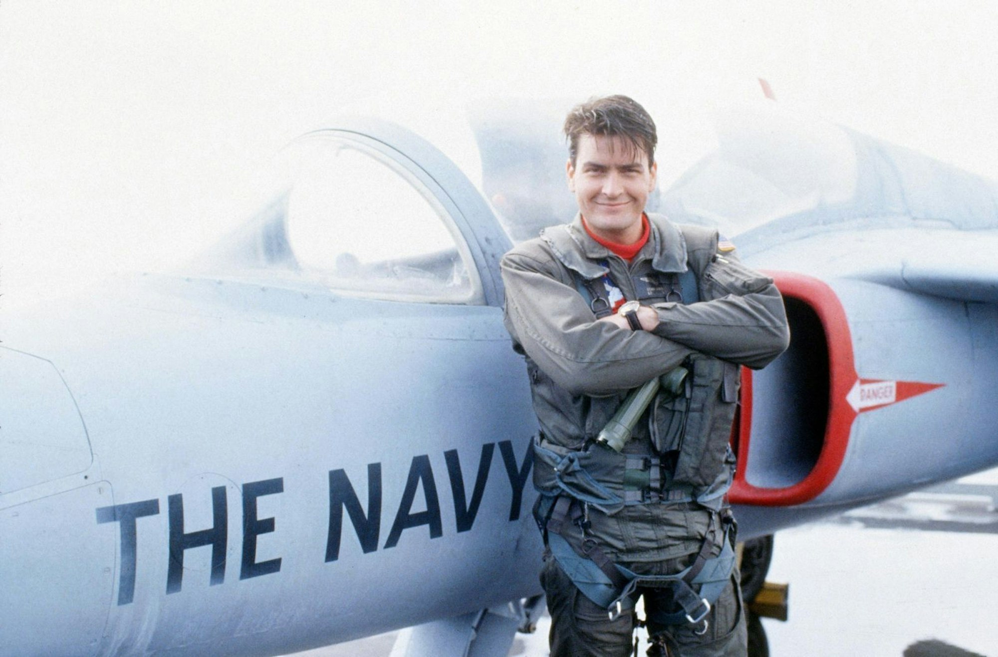Eine wunderbare Parodie auf „Top Gun“ und andere Actionfilme: In „Hot Shots“ spielte Charlie Sheen die Hauptrolle. (Bild: 20th Century Studios)
