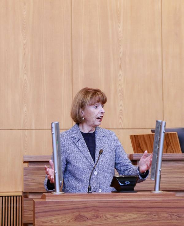 In der letzten 44. Ratssitzung der Stadt Köln vor der Kommunalwahl und der letzten Sitzung von OB Henriette Reker wurde auch über das Rheinverbot im Stadtgebiet entschieden.