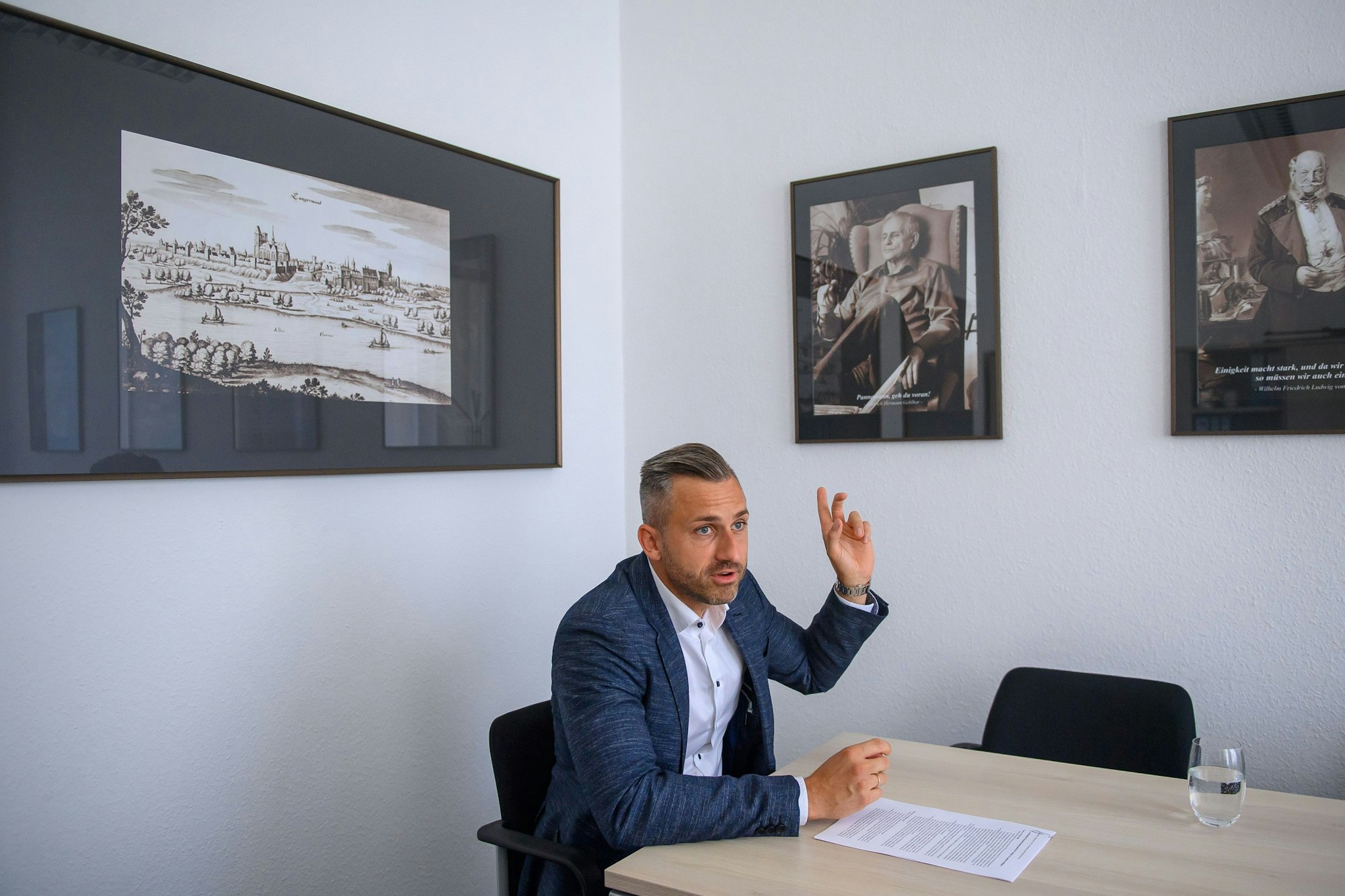 Mit diesem rechten Posterboy greift die AfD in Sachsen-Anhalt 2026 nach der Macht: Ulrich Siegmund.