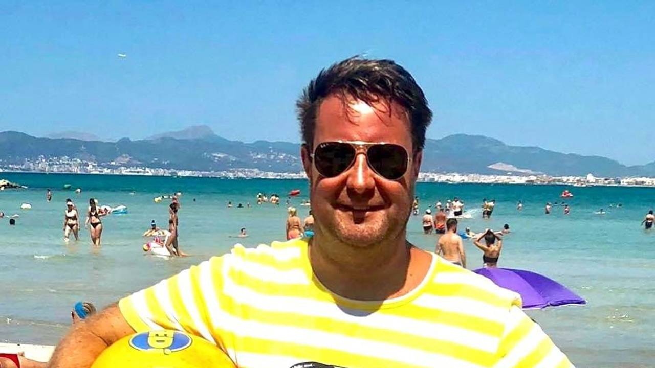Alexander Manek im „Jeck im Sunnesching“-T-Shirt.