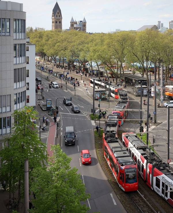 Die Linie 1 soll in Zukunft auf der Ost-West-Achse mit 90 Meter langen Bahnen fahren.