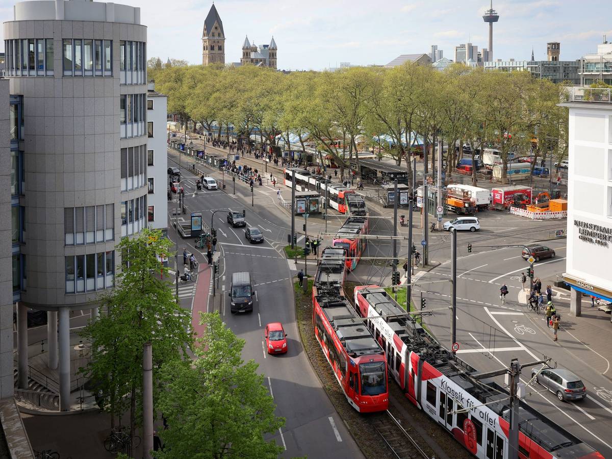 Die Linie 1 soll in Zukunft auf der Ost-West-Achse mit 90 Meter langen Bahnen fahren.