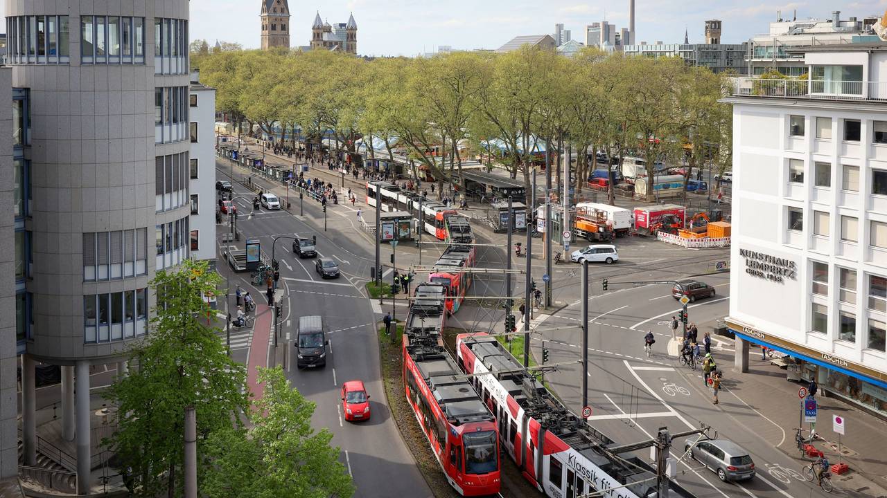 Die Linie 1 soll in Zukunft auf der Ost-West-Achse mit 90 Meter langen Bahnen fahren.