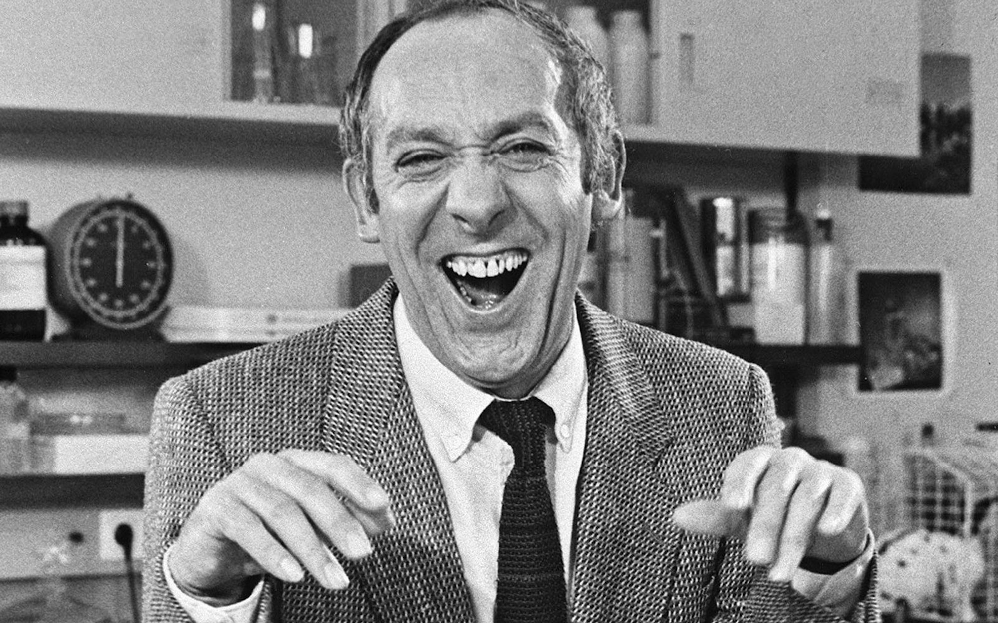 Film „Ach du lieber Harry“ von 1980: Dieter Hallervorden spielte darin den Privatdetektiv Harry App. Blödelfilme, vor allem natürlich Hallervordens Kult-Comedy „Nostop Nonsense“ prägten über Jahrzehnte das Image des Schauspielers. (Bild: RBB / Kindermann)