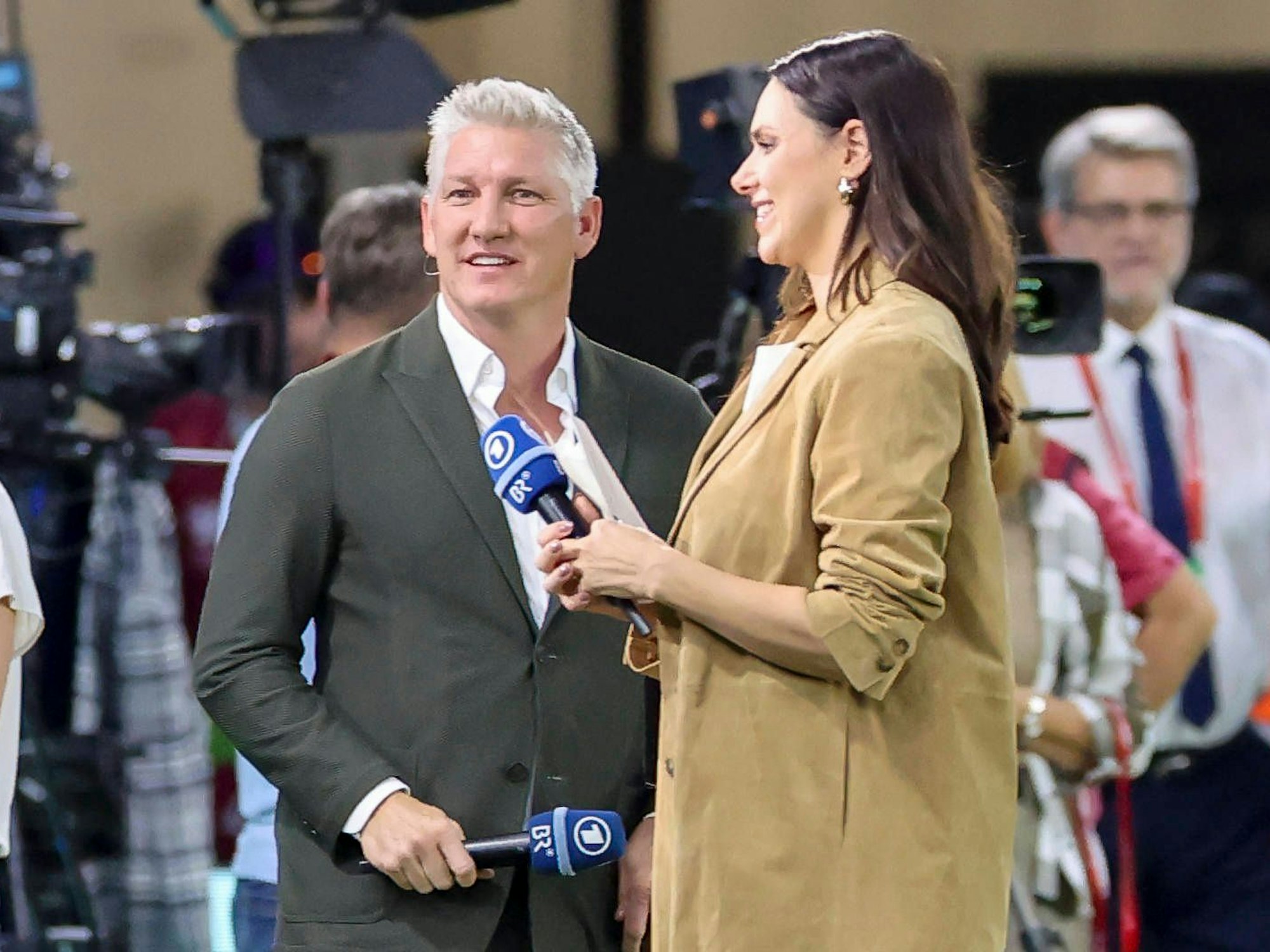 ARD-Experte Bastian Schweinsteiger gemeinsam mit Esther Sedlazcek am Donnerstag (4. September 2025) vor dem DFB-Spiel gegen die Slowakei.