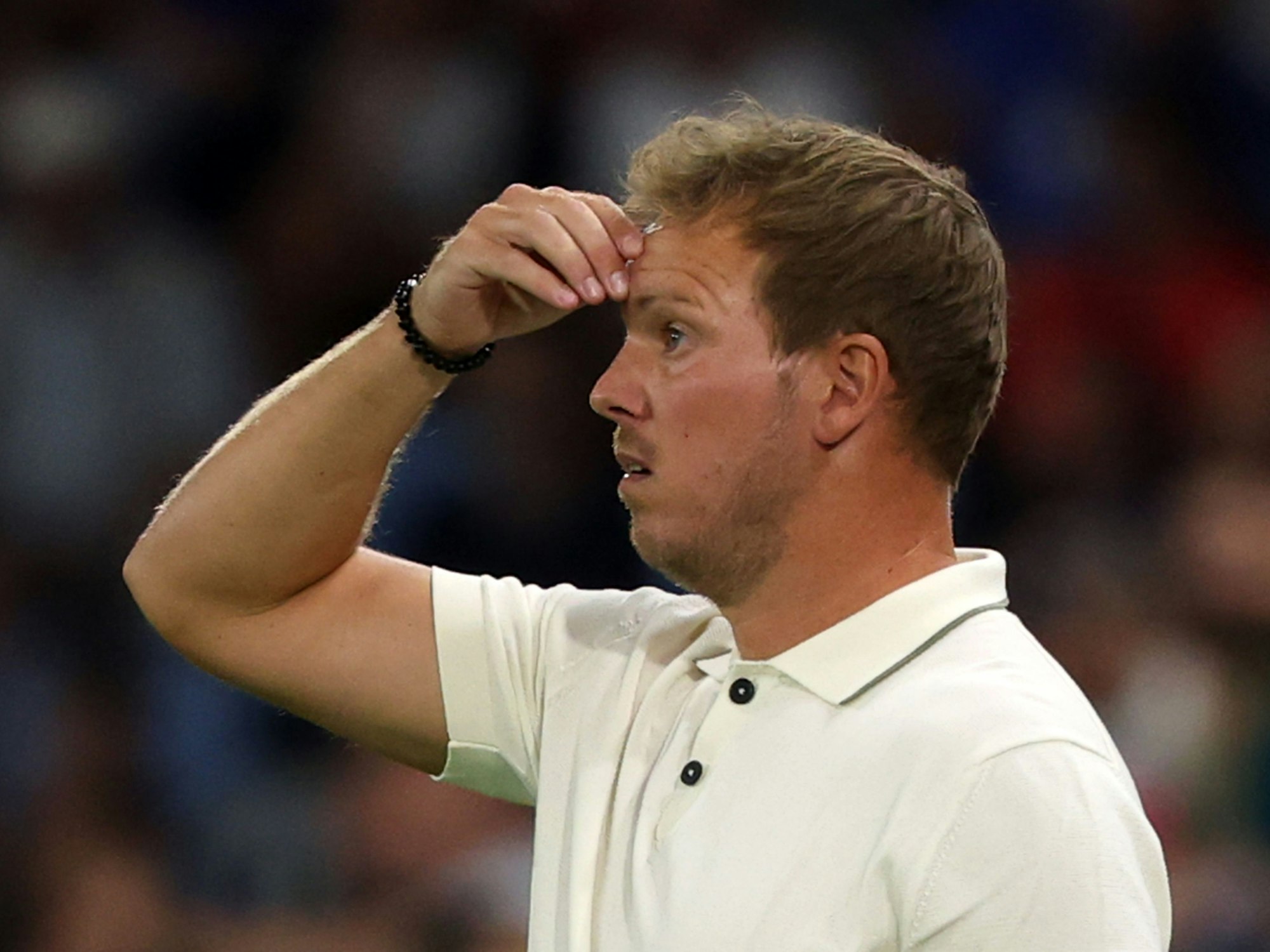 Bundestrainer Julian Nagelsmann schaut entsetzt.