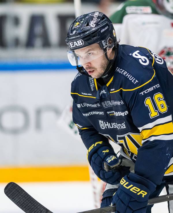 Tanner Kero in einem Spiel für HV71.