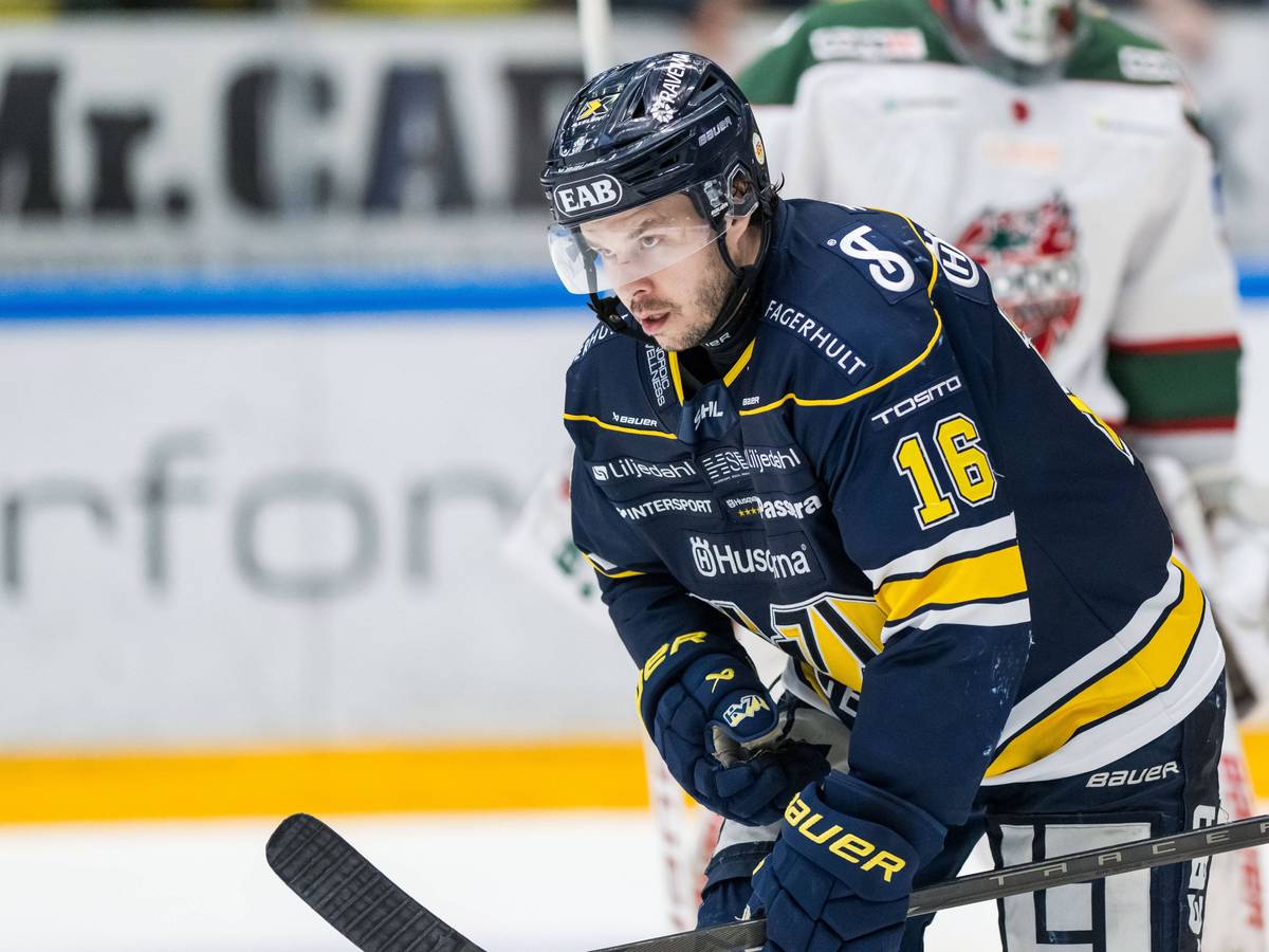 Tanner Kero in einem Spiel für HV71.