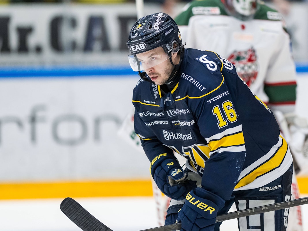 Tanner Kero in einem Spiel für HV71.