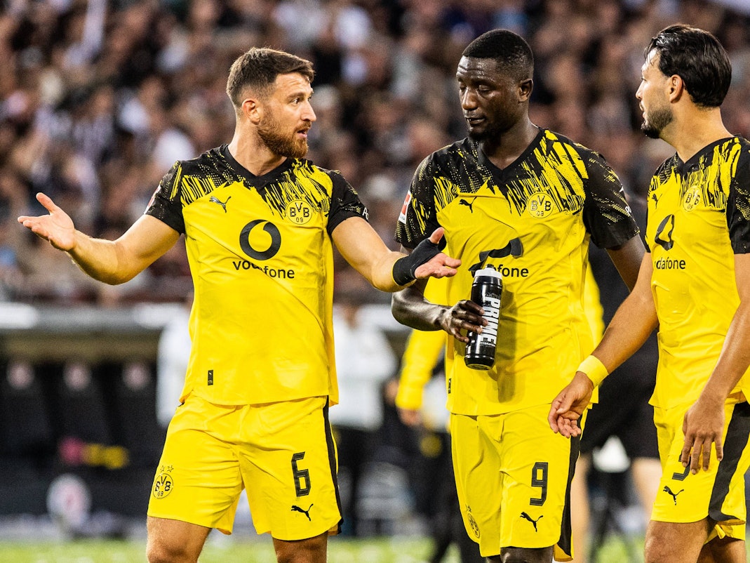 Salih Özcan und Serhou Guirassy nach einem Spiel.