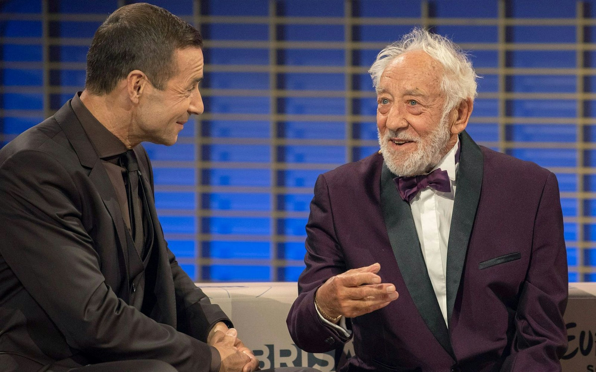 Dieter Hallervorden (rechts) trat bei „75 Jahre ARD - Die große Jubiläumsshow“ bei Kai Pflaume auf. Dort sorgte ein recycelter Sketch des Kultkomikers für einen Shitstorm. (Bild: NDR / Thorsten Jander)