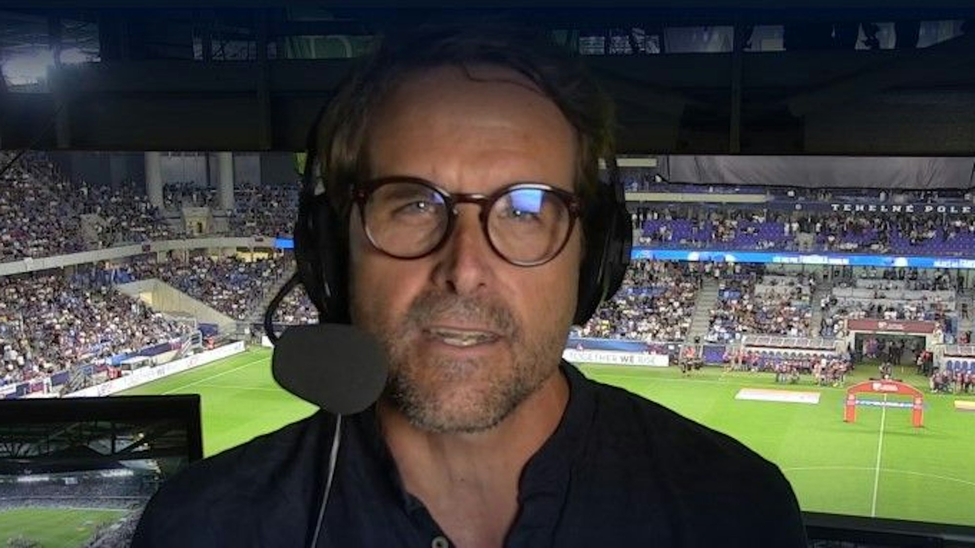 ARD-Kommentator Philipp Sohmer beim Spiel in Bratislava.