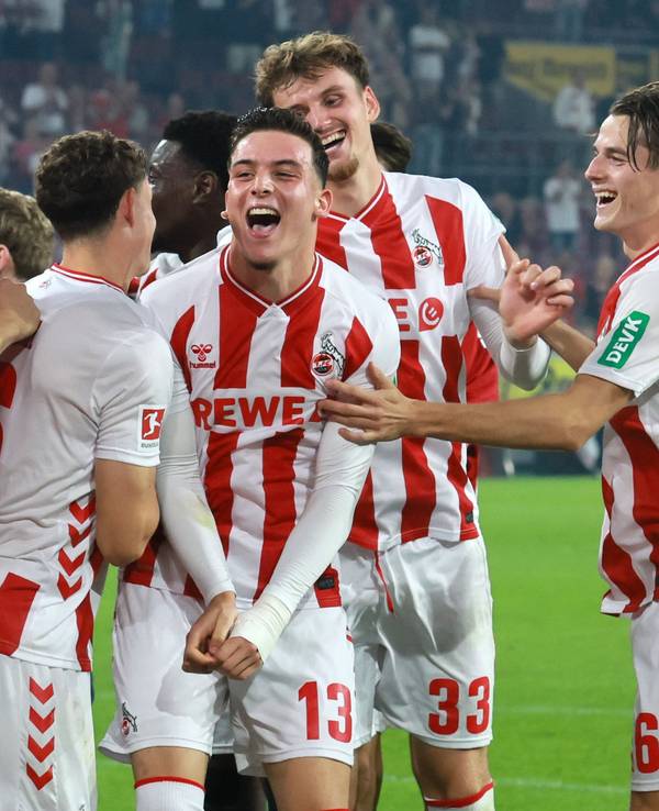 FC-Profi Said El Mala feiert gemeinsam mit seinen Teamkollegen den 4:1-Sieg am 31. August 2025 gegen den SC Freiburg.