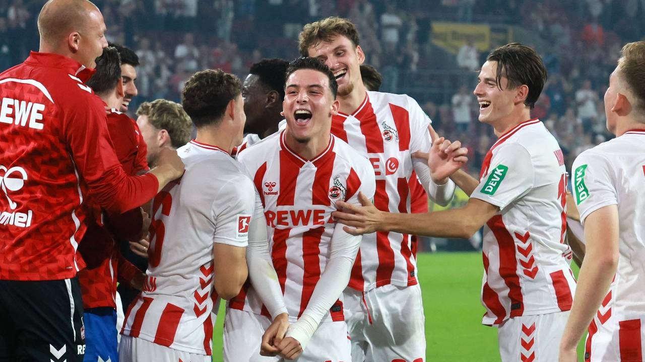 FC-Profi Said El Mala feiert gemeinsam mit seinen Teamkollegen den 4:1-Sieg am 31. August 2025 gegen den SC Freiburg.