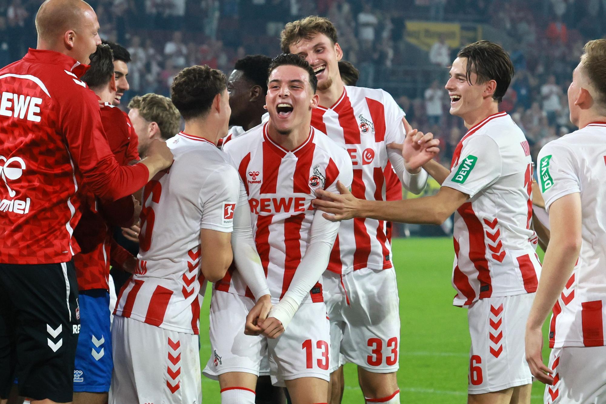 FC-Profi Said El Mala feiert gemeinsam mit seinen Teamkollegen den 4:1-Sieg am 31. August 2025 gegen den SC Freiburg.