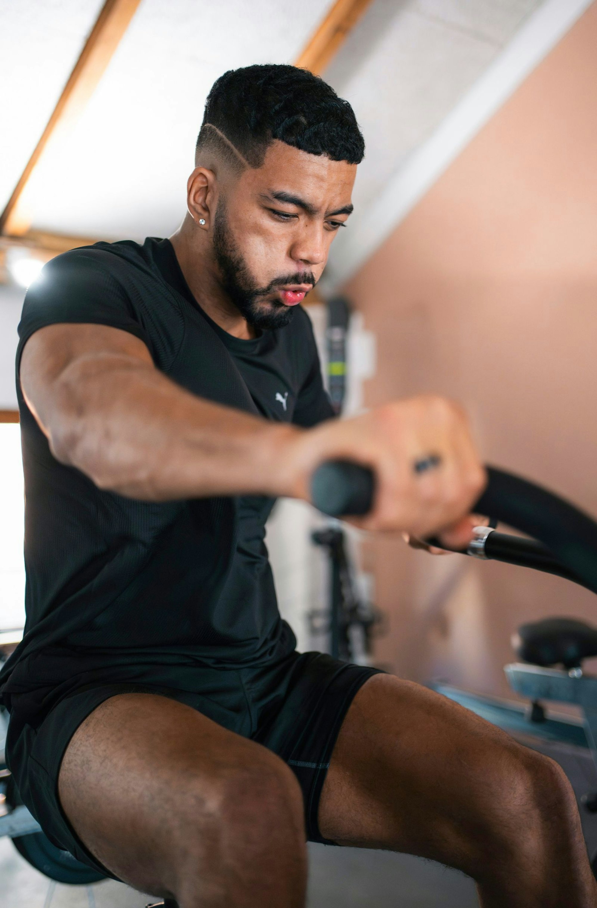 Zurück zu alter Stärke: In der Reha gibt Benjamin Henrichs alles. (Bild: MDR/RB Leipzig)