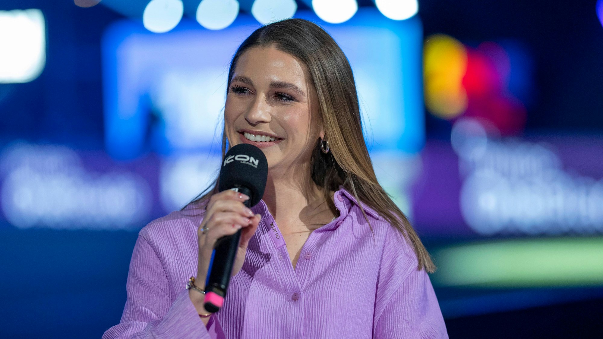 Jana Wosnitza moderiert bei der Icon League.